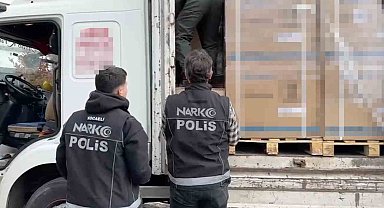 Narkotik köpeği tepki verdi, klimaların arasından binlerce uyuşturucu çıktı