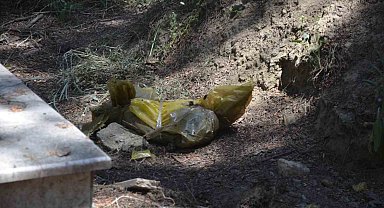 Naylon poşete sarıp Turgutlu mezarlığına attılar