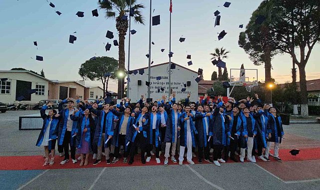 Nazilli'de meslek liselilerinin mezuniyet sevinci