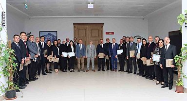 Niğde Valisi Çelik'ten Tarım İl Müdürlüğü personeline başarı belgesi