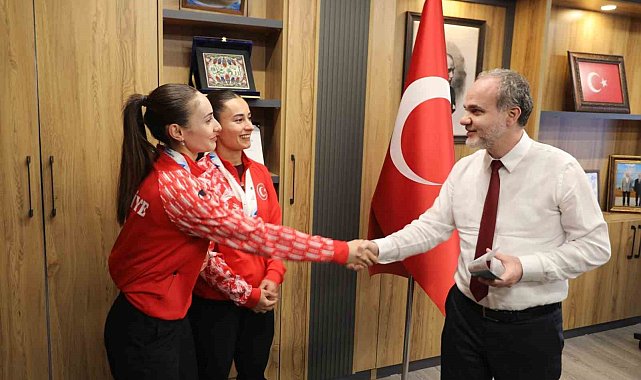 NÖHÜ mezunu milli sporculardan Rektör Uslu'ya ziyaret