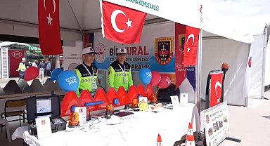 Ödemiş'te Jandarma trafik ekiplerinden fuar alanında bilgilendirme standı