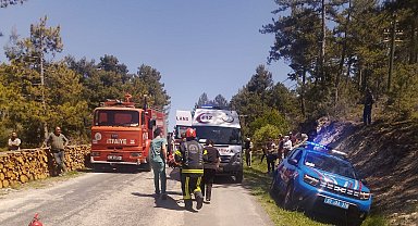 Odun sterine çarpan otomobil takla attı