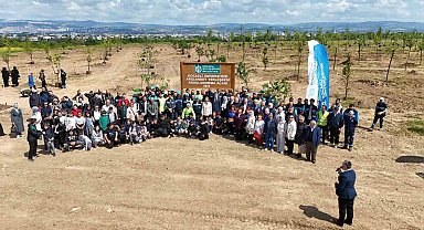 Öğrenciler gelecekler için fidan dikti