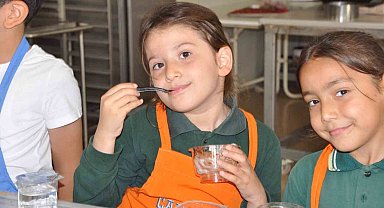 Öğrenciler kendi yaptıkları tatlıların lezzetine tam not verdi