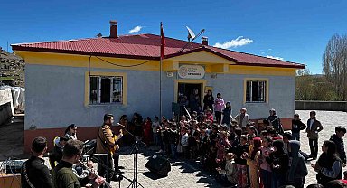 Öğretmenlerden müzikli dokunuş