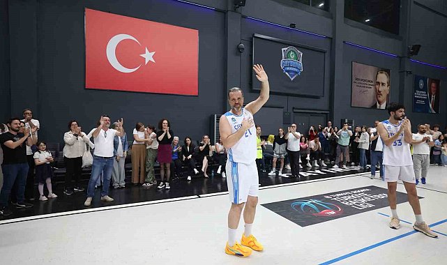 Oğuz Savaş, kariyerini Çayırova Belediyesi formasıyla noktaladı