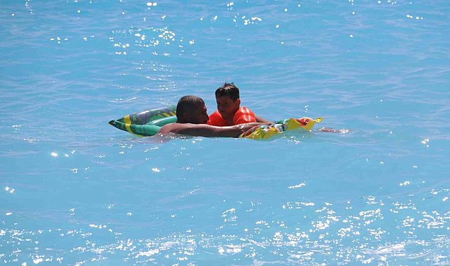 Ölüdeniz'de plajlarda sezon hareketliliği başladı