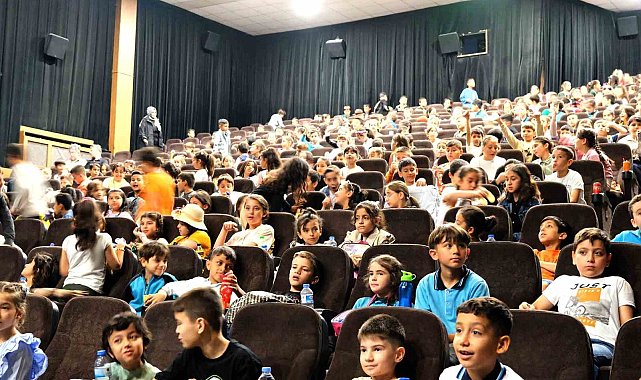 Onikişubat Belediyesi'nden kırsaldaki 1500 öğrenciye sinema hediyesi