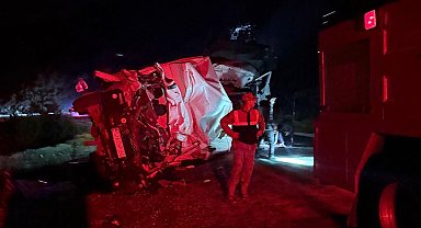 Ordu'da 2 kamyon kafa kafaya çarpıştı: 1 ölü, 1 yaralı