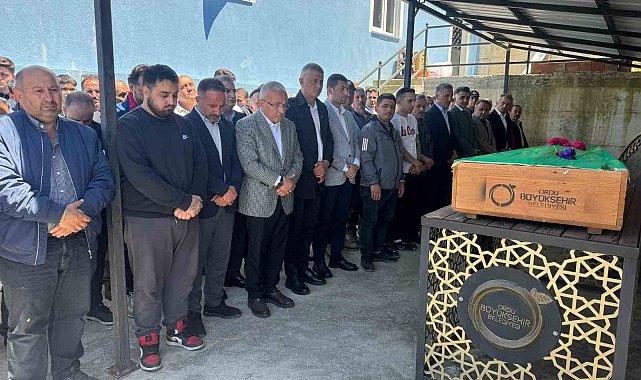 Ordu'da denizde boğularak hayatını kaybeden lise öğrencisi toprağa verildi