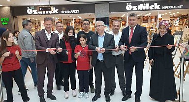 Ortaokul öğrencilerinden görsel sanatlar sergisi