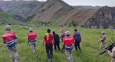 Ot toplamaya gittikleri bölgede kaybolan çiftin yardımına jandarma yetişti