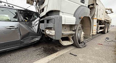 Otomobil, beton mikseri ve minibüs çarpıştı: 11 yaralı