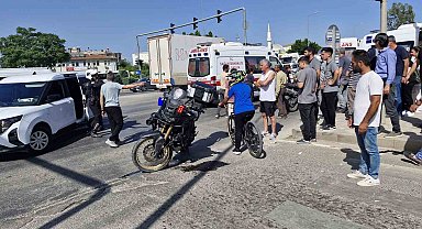Otomobil ile Yunus polis ekibinin karıştığı kazada 1 polis memuru yaralandı