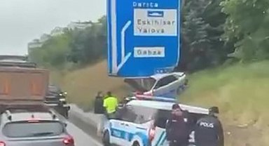 Otomobil trafik levhasına çarptı: 1 yaralı