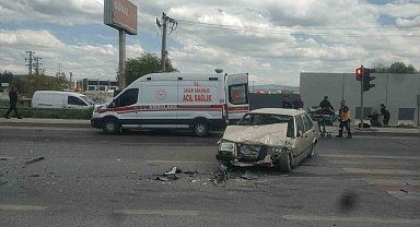 Otomobillerin çarpıştığı kazada 4 kişi yaralandı