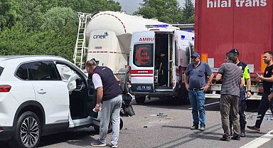 Otoyolda 3 araç çarpıştı: 4 yaralı