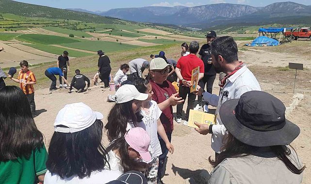 Oymaağaç Höyüğü'nde öğrencilere arkeoloji deneyimi