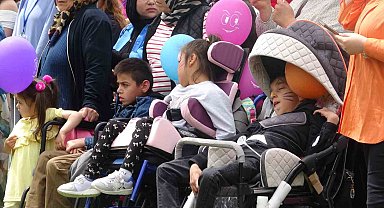 Özel bireyler düzenlenen festivalle sosyalleşti