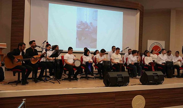 Özel bireyler, verdikleri konserle büyük alkış topladı