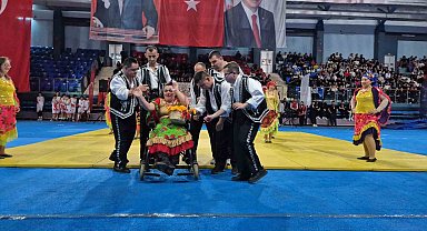 Özel gençlerin gösterisi beğeni topladı