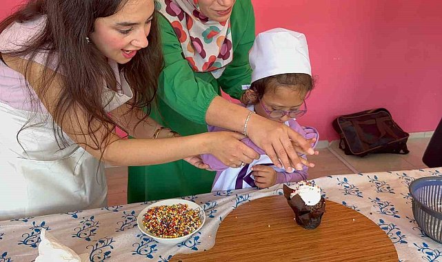 Özkar Özel Eğitim Uygulama Okulu'ndan 'Pasta Atölyesi'