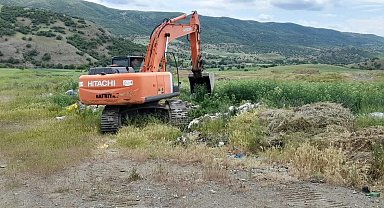 Özükavak Belediyesi vahşi depolama alanı rehabilitasyon çalışmasını başlattı
