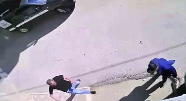 Palalı saldırgan kamerada: Çöp yüzünden 3 kişi hastanelik oldu