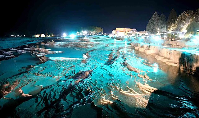Pamukkale ve Hierapolis'i gece 76 bin kişi ziyaret etti