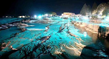 Pamukkale ve Hierapolis'i gece 76 bin kişi ziyaret etti