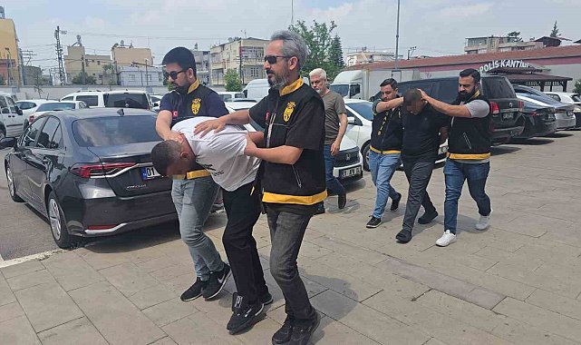 Park halindeki otomobillerden 500 bin TL'lik hırsızlık yapan 3 şüpheli yakalandı