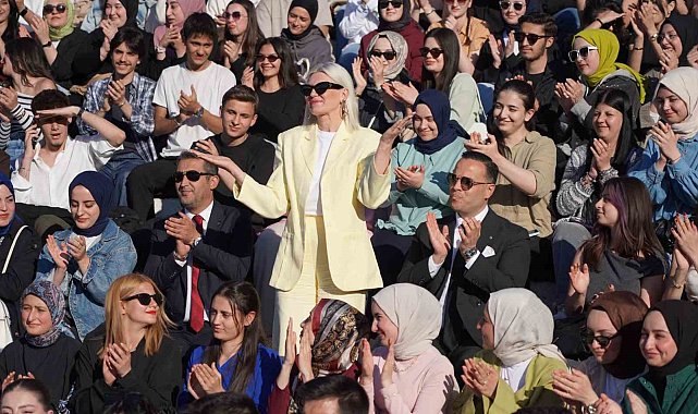 Pelitözü Gençlik Festivalinde üniversiteliler coşkuyla eğlendi