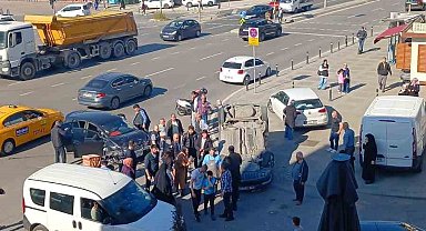 Pendik'te kırmızı ışık ihlali kaza getirdi: 5 yaralı