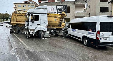 Pendik'te kontrolden çıkan hafriyat kamyonu dehşet saçtı