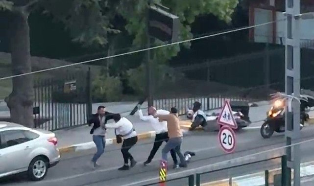 Pendik'te yol verme kavgası: Yumruklar, kask ve bıçak havada uçuştu