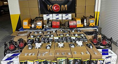 Piyasa değeri 1 milyon lira olan kaçak sigara ve malzemesi ele geçirildi