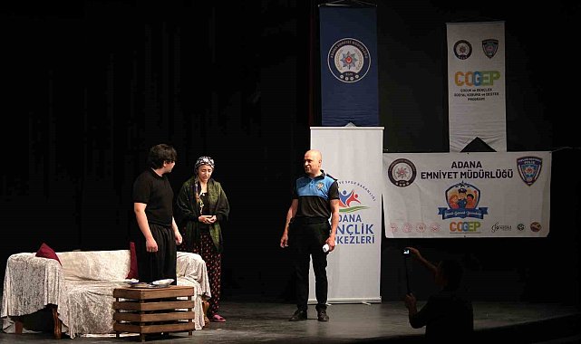 Polis ile öğrenciler aynı sahneyi paylaştı