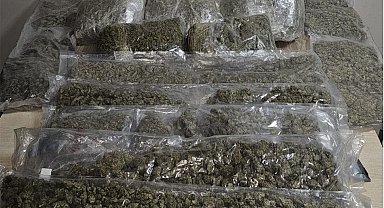 Polis kokuyu aldı, araçtan 19 kilo esrar çıktı