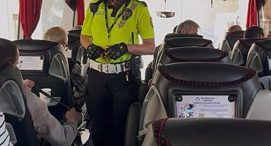 Polis vatandaşlara güvenli yolculuğu anlattı