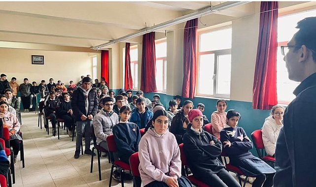 Polislerden öğrencilere meslek tanıtımı