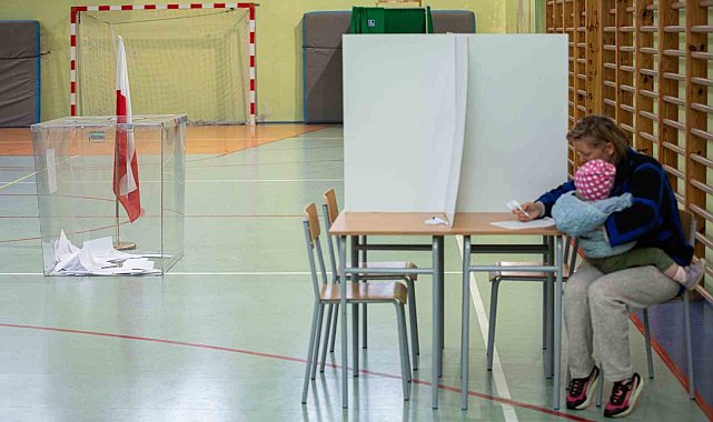 Polonya'da halk cumhurbaşkanlığı seçimi için sandık başında