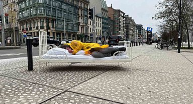 Profesörden Brüksel'de "göç" performansı