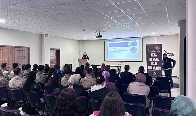 Pülümür'de 'Aile İçi ve Kadına Karşı Şiddetle Mücadele' semineri