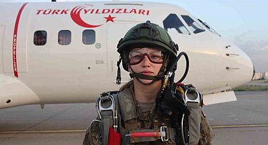 "Erciyes-2025 Tatbikatı" seçkin gözlemci günü gece atlayışı ile başladı