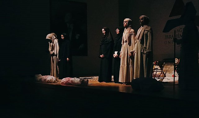 "Gazze'nin Kadınları" tiyatrosu üniversitede sahnelendi