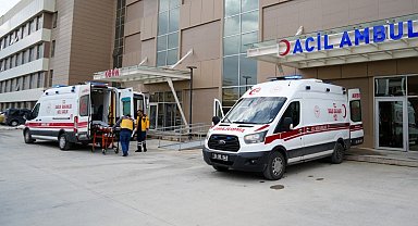 Refüje çarpan motosikletin sürücüsü öldü