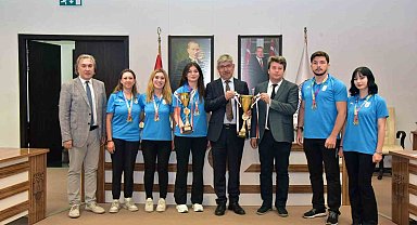 Rektör Kaçar, şampiyon sporcuları ağırladı