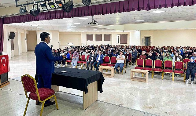 Rektör Sarıbıyık liseli öğrenciler ile tecrübelerini paylaştı