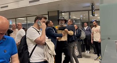 Restoran işletmecisi Cüneyt Asan'ın havalimanında yolcuyla tartıştığı anlar kamerada